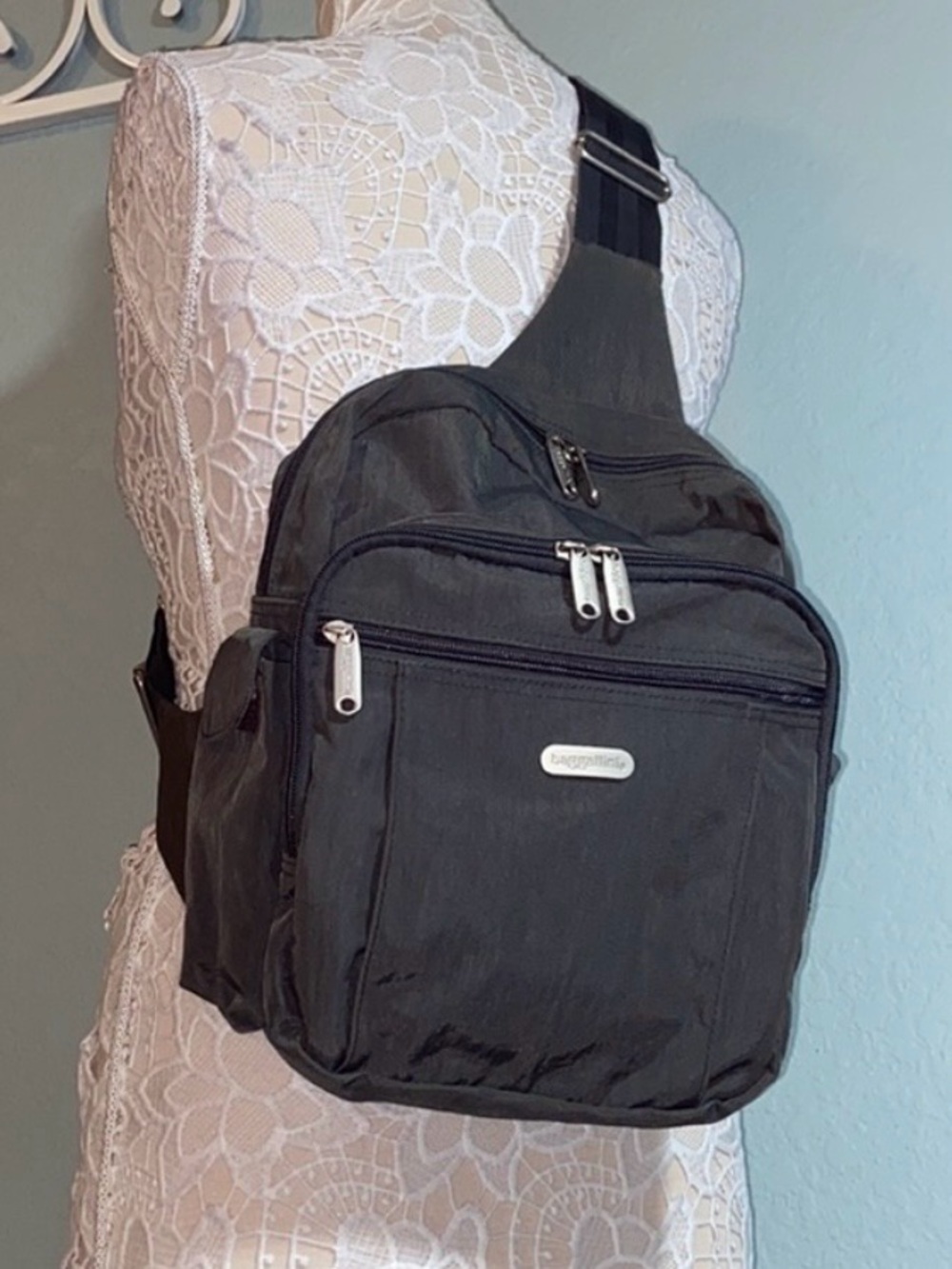 Baggallini sling crossbody travel bag